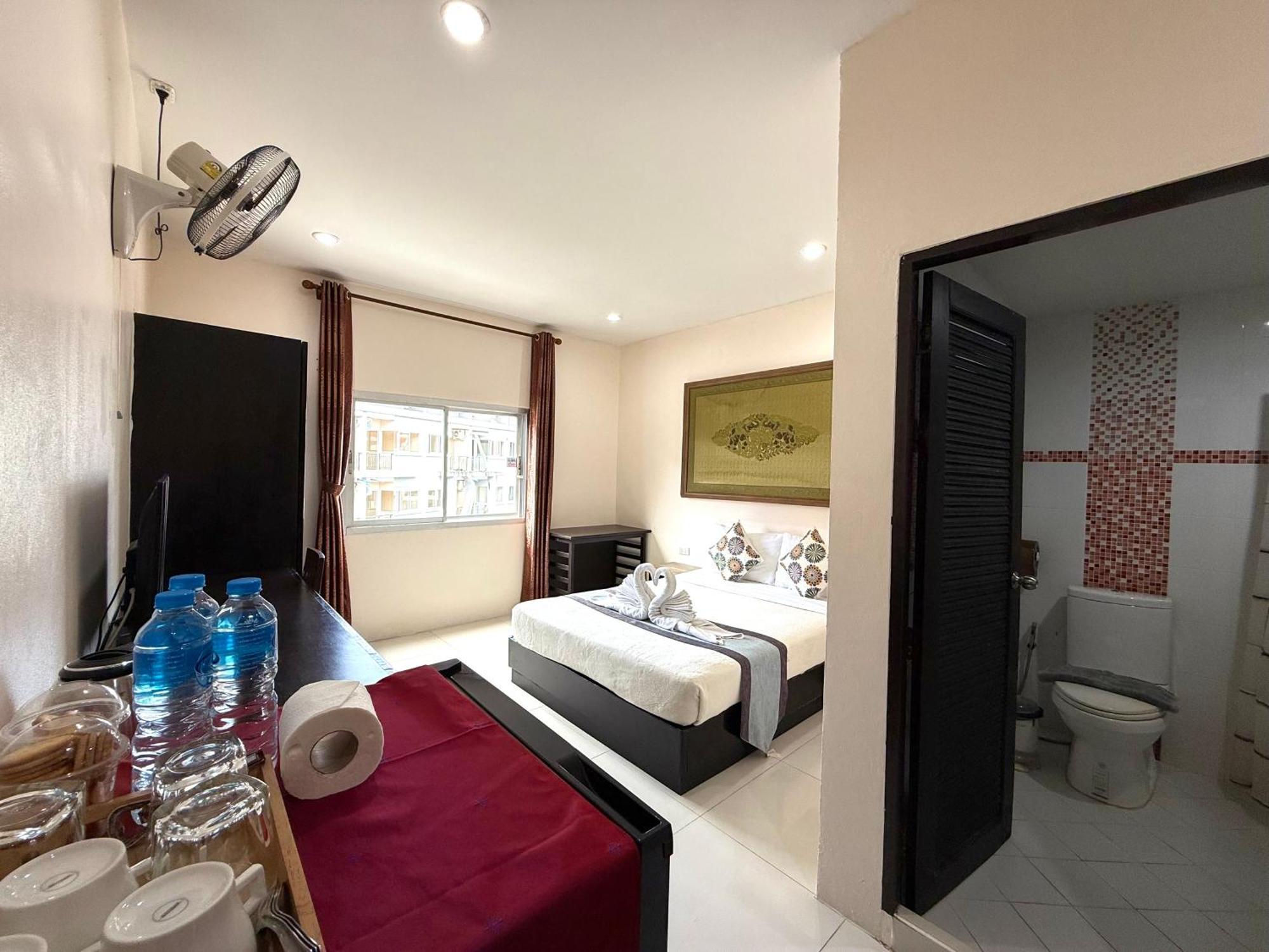 Thai Classic House Patong Екстер'єр фото