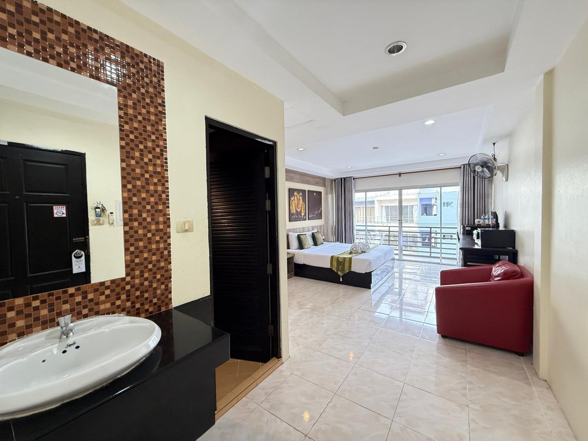 Thai Classic House Patong Екстер'єр фото